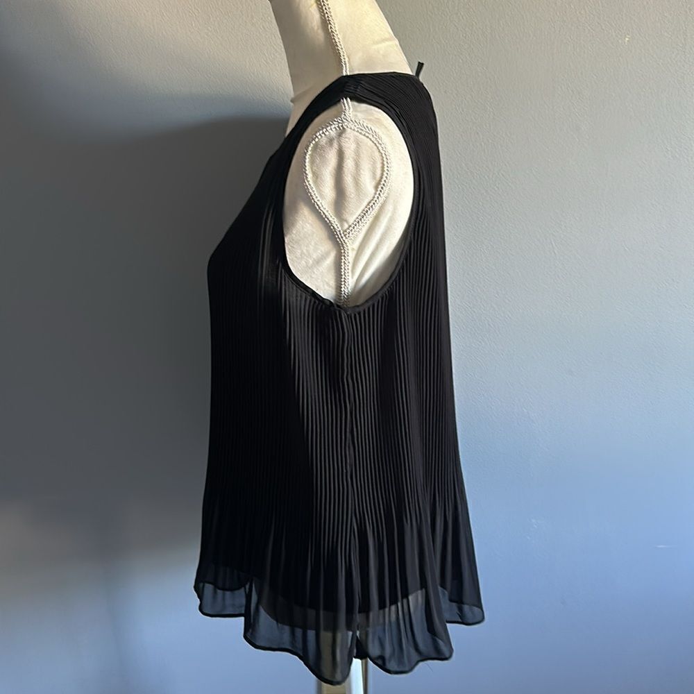 &. Layered Pleated Blouse! - Picture 4 of 9